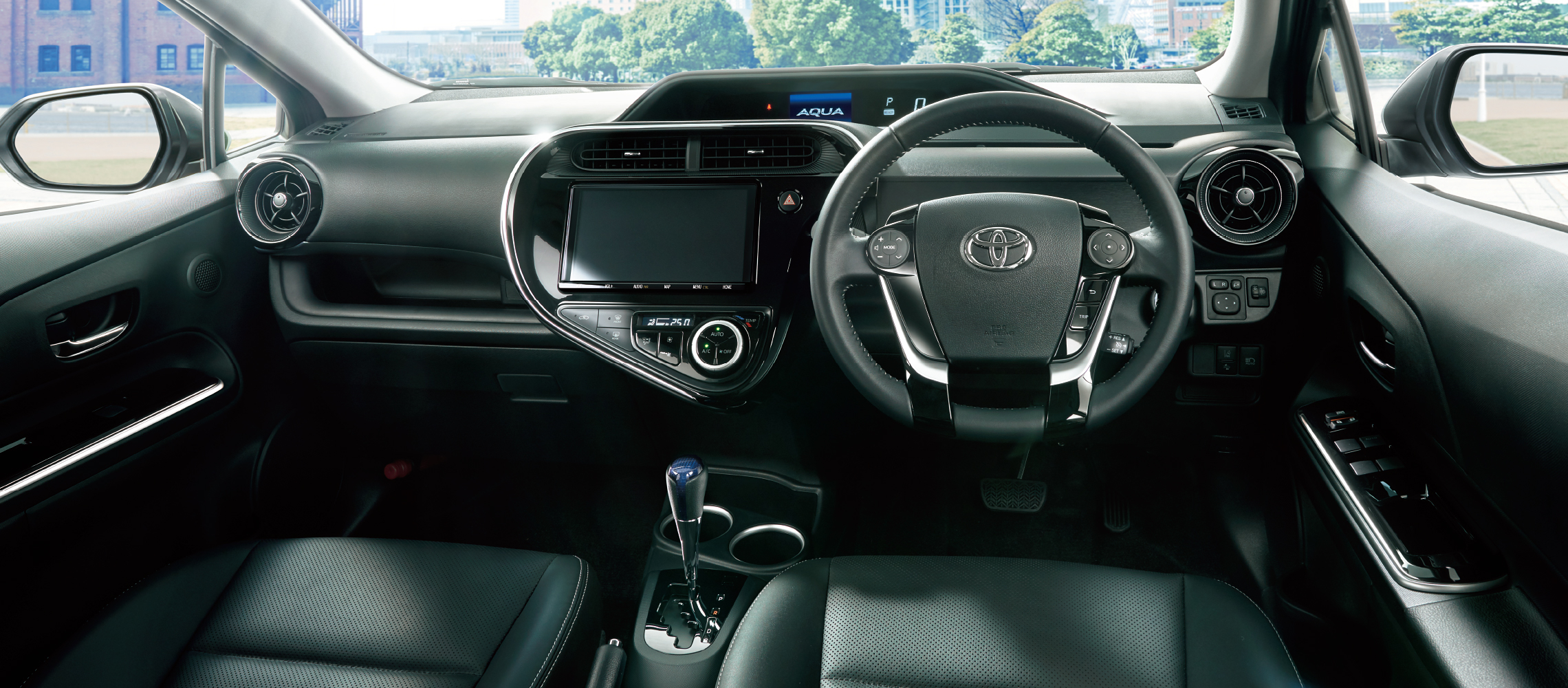 1907_aqua_interior_img01