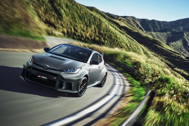 RZ“High performance” + Aero performance package［GR-DAT（8AT・4WD）］