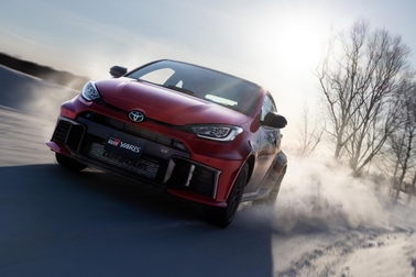 RZ“High performance”（6MT・4WD）